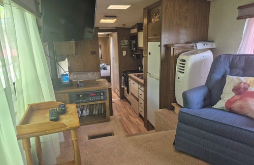 Marathon House | Serene shady porch w/grill caravan w/AC in Marathon perfect for getaway