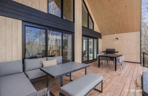 Pont-Rouge Ski Chalet | Serenity - Relaxing getaway - Spa and Arcade games