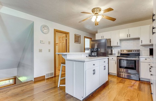 Killbuck House | ‘Shady Point Retreat’ w/Hot Tub & Pickleball!