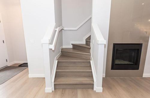 Southwest Edmonton House | Sheila and Isaac's Luxury Home