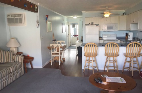 Port Clinton Condo | Shores #6: 1 BR sleeps 4