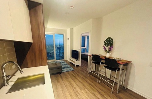 Vaughan Condo | Short-term & vacation rentals condo suites full amenities. Newly-built condos