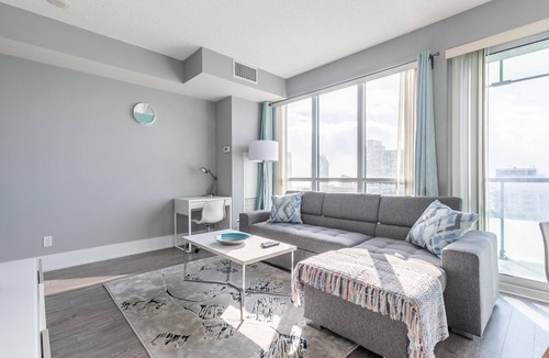 Toronto Entertainment District Apartment | Simply Comfort. Design 26 Floor Downtown Apartment