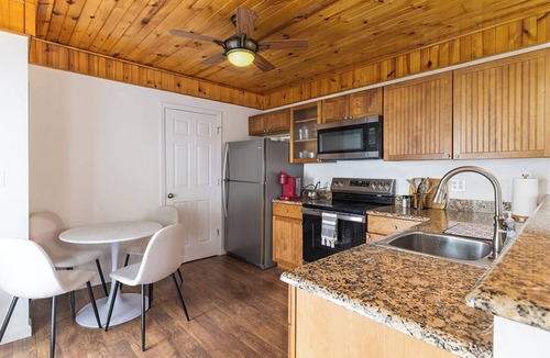 Gypsum Apartment | Simply Kelleys Resort -The Great Escape East- charming and renovated 2-bed!