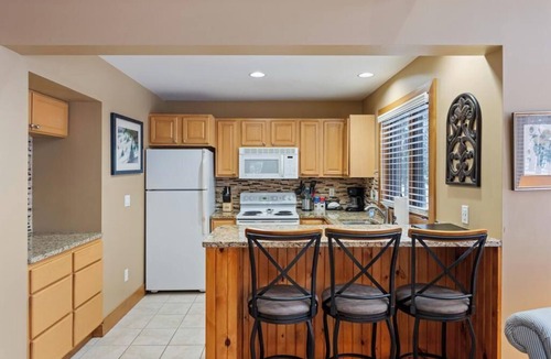 Boyne Falls Condo | Ski Lodge at Boyne Mountain! Sleeps 18, perfect for families/large groups