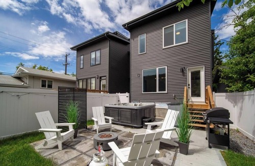 Southwest Edmonton House | Skyline Serenity | HotTub | Rooftop Patio |Central