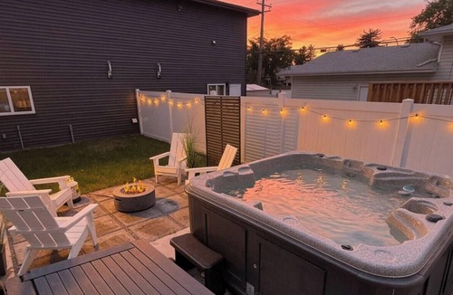 Southwest Edmonton House | Skyline Serenity | HotTub | Rooftop Patio |Central