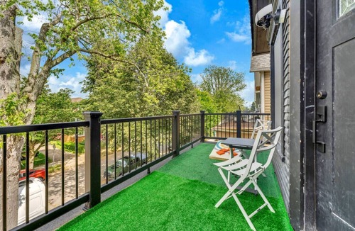 Front Park Apartment | Sleek & Modern Full House Dtwn
