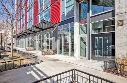 River North Apartment | Smart Lincoln Park Studio w/W/D, Patio, walk to L, by Blueground