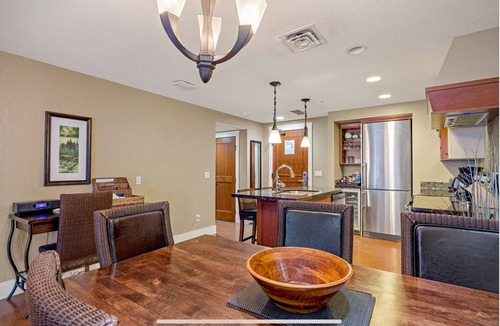Canmore Condo | Solara Canmore King & Queen beds, 2 bathrooms, Pool/Hot Tub, Parking