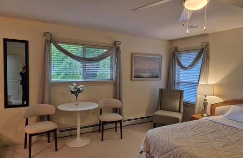 Maple Ridge Bed & Breakfast | Solo Room-Meadow Ridge Haven