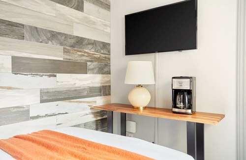 Church and Wellesley Apartment | Sonder The Wellesley | Full Room