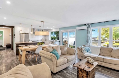 Saint-Anicet Ski Chalet | Spa & WaterFront | Chalet Beau-Lac de Campagne