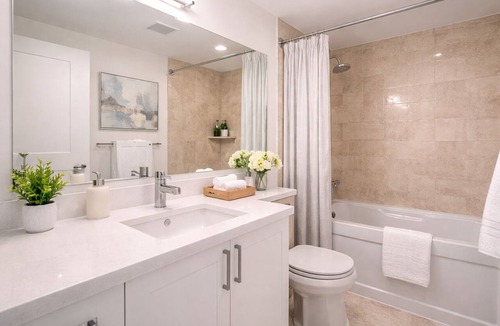Garden District Apartment | Spacious 2BR Apartment in Central Toronto