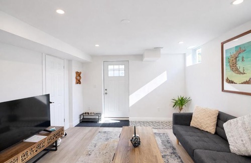 Scarborough Apartment | Spacious 2BR Basement w Parking -30 mins to Downtwn TO