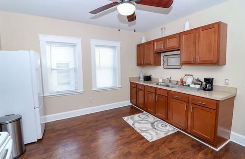 Lakewood Apartment | Spacious 2BR Near Cleveland Hospitals Travel Pros