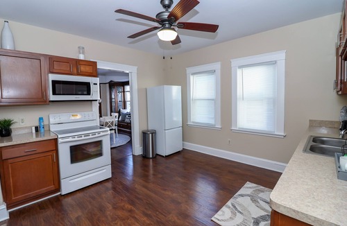 Lakewood Apartment | Spacious 2BR Near Cleveland Hospitals Travel Pros