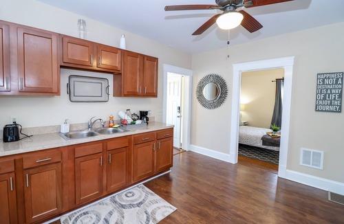 Lakewood Apartment | Spacious 2BR Near Cleveland Hospitals Travel Pros