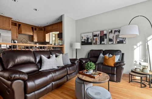 Invermere House | SPACIOUS 3,000 sq2 Luxury Home | PRIVATE Pool & Hot Tub | STEPS to Kinsmen Beach