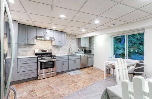 Canyon Heights House | Spacious 3 bedroom Creekside Vacation Home in North Vancouver