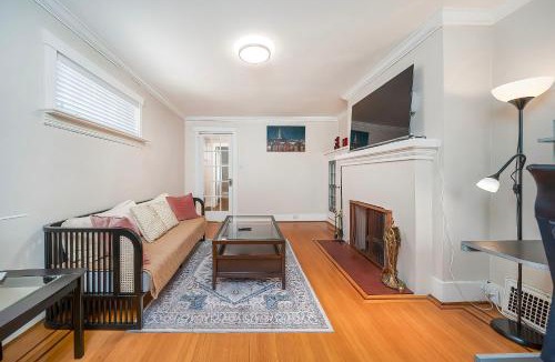 Dunbar Villa | Spacious 3 Bedroom Near UBC with Free Parking
