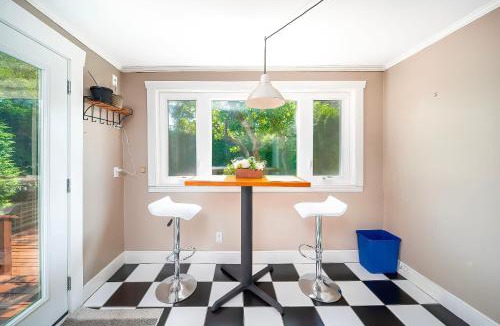 Dunbar Villa | Spacious 3 Bedroom Near UBC with Free Parking