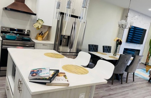 Southwest Edmonton House | Spacious 3Story,3bedroom,Pets Park,Near UofA&more attractions.Luxury starts here