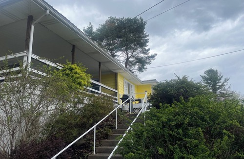 Pulteney Cottage | Spacious 4-bed/2-bath cottage on enchanting Keuka Lake with private beach!