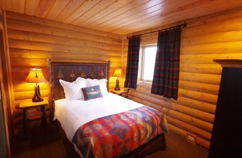 Boyne City Cabin | Spacious 4 Bedroom Cabin Located at Boyne Mountain MI