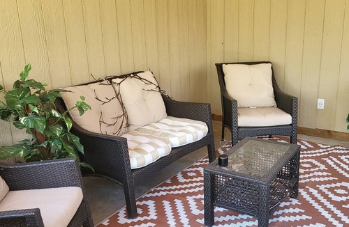 Winnipeg Beach Cottage | Spacious 4 season Cottage. Pet friendly!