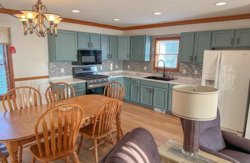 Greenbush Apartment | Spacious 4BR Lakefront Cottage - Perfect for Groups