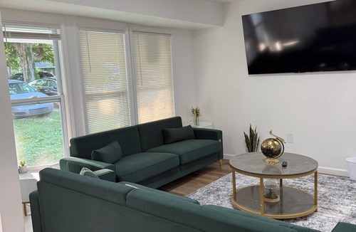 Lansing House | Spacious 5-bedroom house in cool Lansing with WiFi, AC