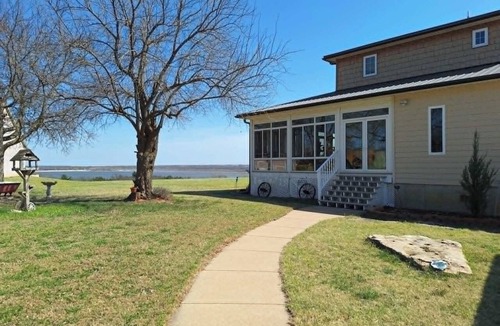 Ponca City House | Spacious 5-bedroom overlooking Kaw Lake