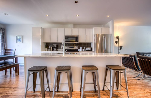 Little Burgundy House | Spacious 5BR Home Near Downtown & Bell Centre | Free Parking for 2 Cars