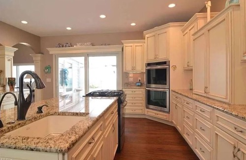 Lorain House | Spacious 6-Bedroom Lake-Front House with Heated Pool, Fire-Pit, 3.5 Baths
