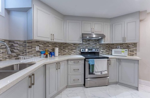 Brampton House | Spacious 7BR Home with Private Yard & Fast WiFi!