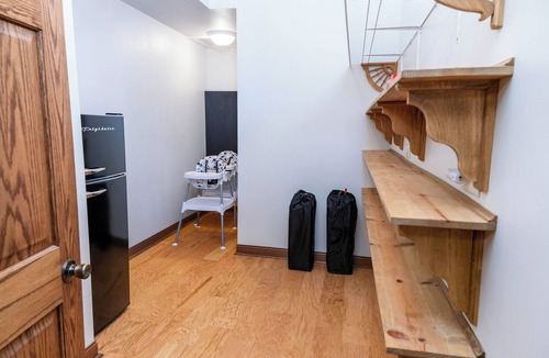 Yorkville House | Spacious 9-bedroom barn in enchanting Bristol with AC