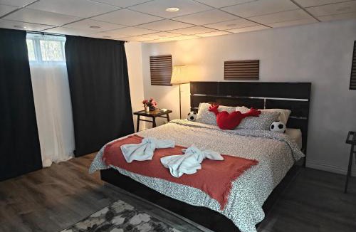 Pickering Apartment | Spacious Basement Lower Suite 3BR Home Stay 1 King 2 Queen Beds 2 Car Parkings MAJOR INTERNATIONAL SPORTING EVENT 2026