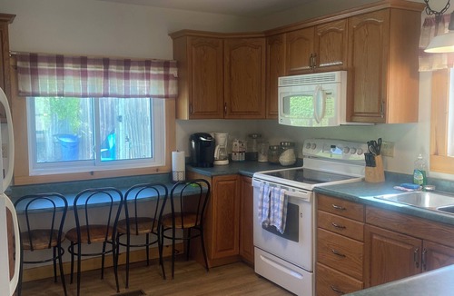 Wellington House | Spacious Century 3-bed in Downtown Wellington with in Ground Pool and parking!