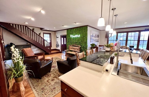 Parish House | Spacious Colonial Farmhouse on 240 Acres