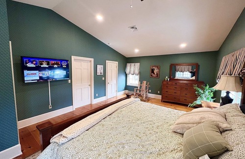 Parish House | Spacious Colonial Farmhouse on 240 Acres