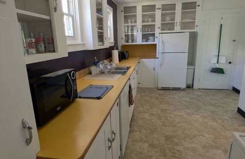 Shelburne Apartment | Spacious & Cozy Ground Floor 2/3 Bed private suite