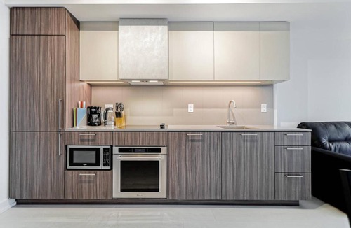 King West Village Apartment | Spacious DT Condo In King West Village