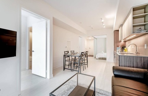 King West Village Apartment | Spacious DT Condo In King West Village