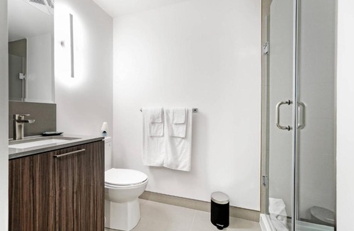 King West Village Apartment | Spacious DT Condo In King West Village