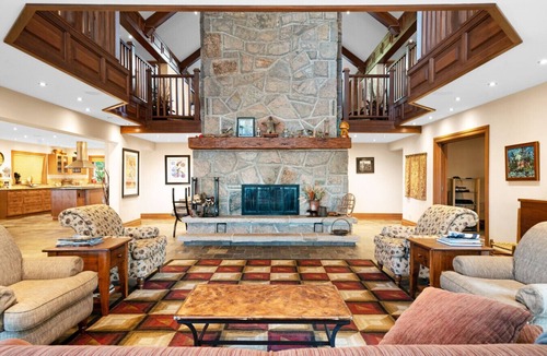 Bracebridge House | Spacious holiday home on Lake Muskoka