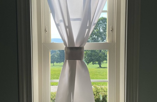 Russell House | Spacious home a short walk from our Restaurant & Golf Course. Beautiful views!