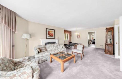 Delta House | Spacious house 6 bedroom near ferry