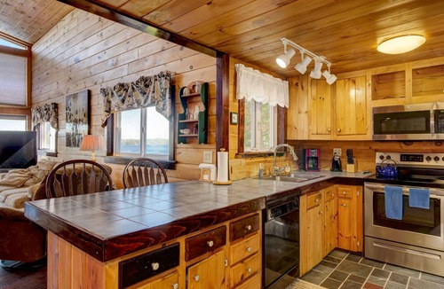 Dedham House | Spacious Lakefront Home on Beautiful Green Lake