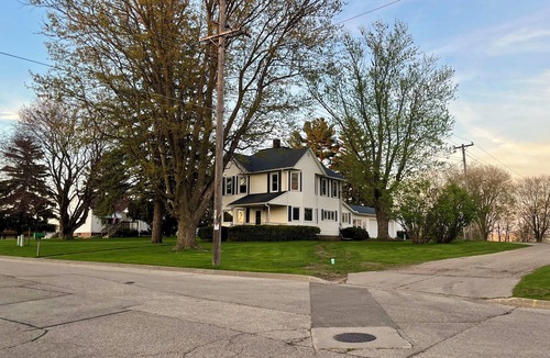 Lancaster House | Spacious Lancaster Retreat 4 bed 2 bath -sleeps 11